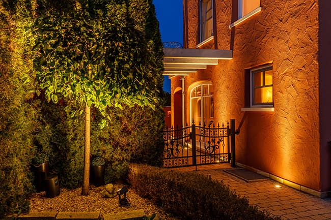 Mediterrane Gartengestaltung Mediterrane Gartengestaltung mit Beleuchtung