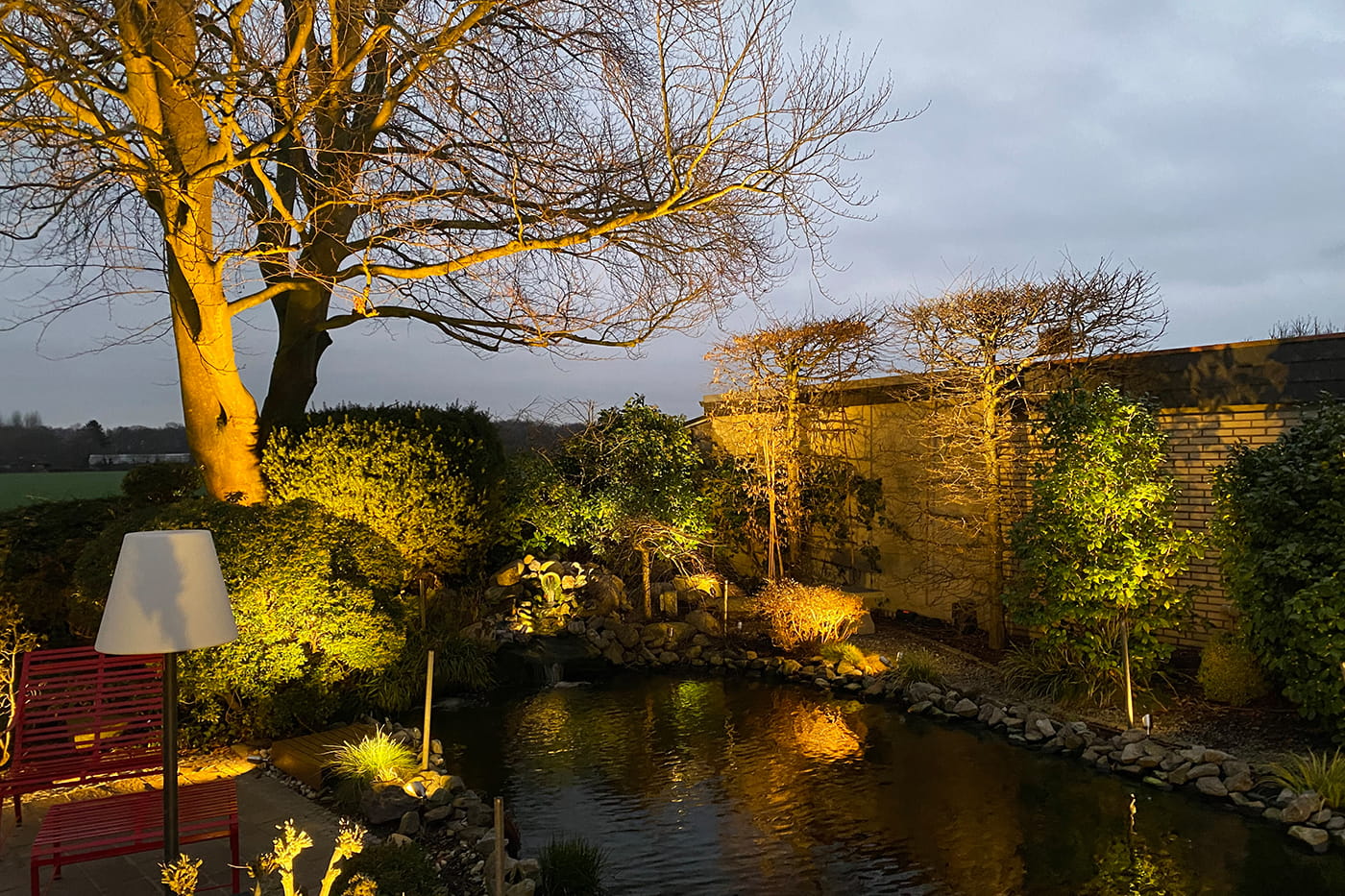 Professionelle Akzentbeleuchtung Stimmungsvolle Akzentbeleuchtung im Garten