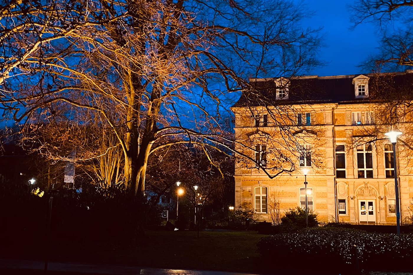 Gebäude Außenbeleuchtungen Fassaden- und Gebäudebeleuchtung von Licht von Klein