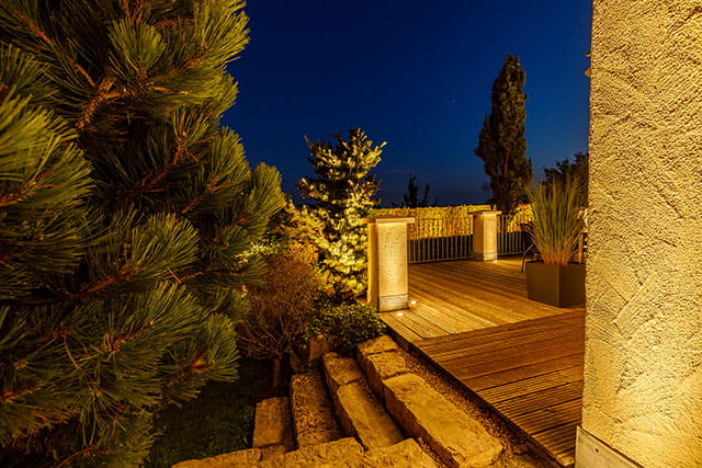 Garten am Bodensee bei Nacht